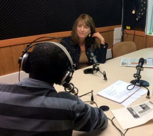 Rosa Pardina a l'estudi de Ràdio Maricel