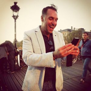 En Cisco a París, en el moment de rebre la notícia.