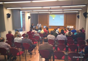 El regidor Pep Moliné presentant l'acte