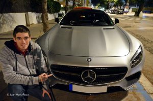 En Joan Marc al costat d'un impressionant Mercedes