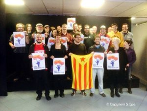 El candidat en la foto de família posterior a l'assemblea