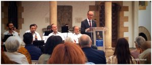 L'alcalde Miquel Forns durant la inauguració de l'exposició