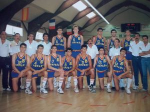 Piñero (segon per l'esquerre fila de baix) amb la Selecció Espanyola Júnior