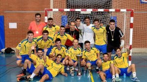 Els jugadors del Punt Segona Mà celebrant el títol (Foto Visit Sitges)