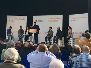 Gabriel Rufian s'adreça als assistents als jardins del Retiro