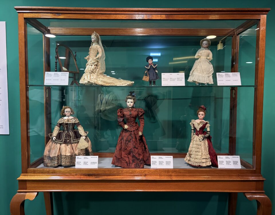 Les nines restaurades de Lola Anglada s'exposen al Museu Maricel